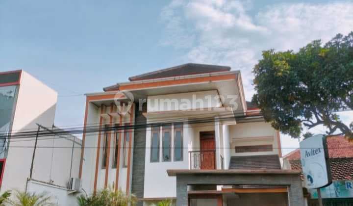 Rumah bagus pinggir jalan siap huni