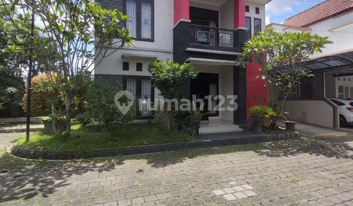 Rumah full furnish dalam cluster elite solo baru