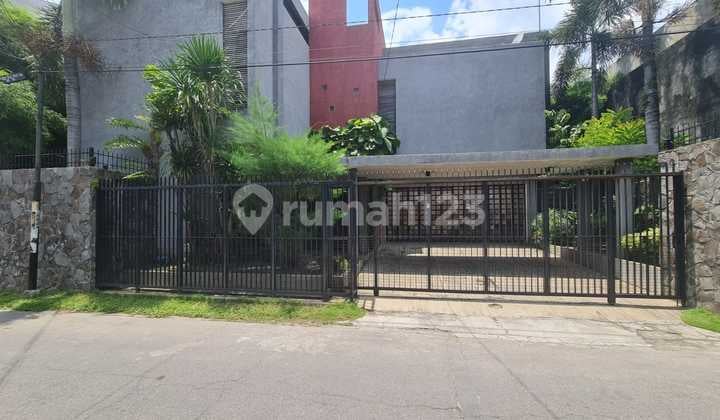 Rumah mewah minimalis modern dengan konsep green garden