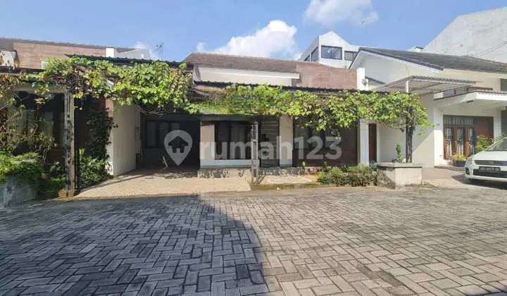 Nice ready-to-use house in a cluster near Solo Baru.