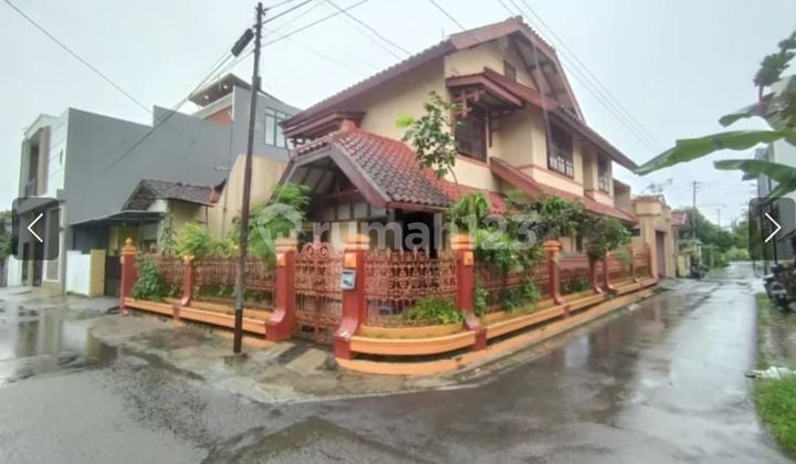 Rumah hook bagus 2 lantai siap huni