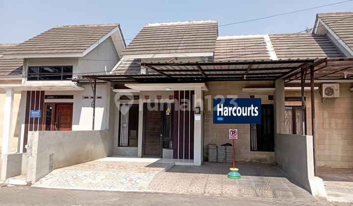 Rumah minimalis dalam cluster elite