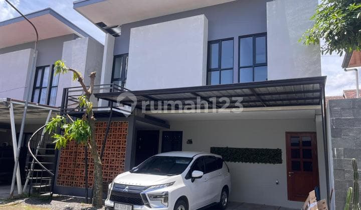 Rumah Bagus 2 Lantai( Semi Furnished ) Dalam Cluster