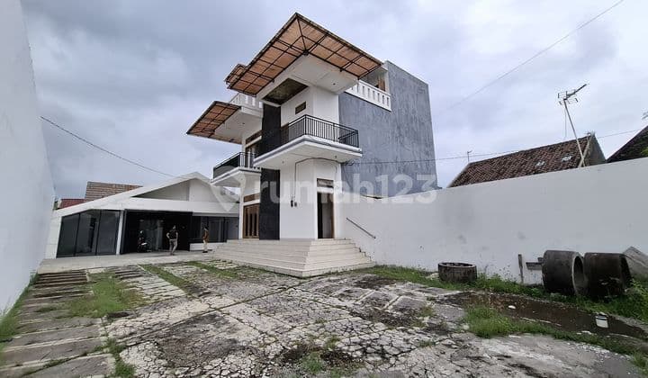 Two-Storey House and Business Space