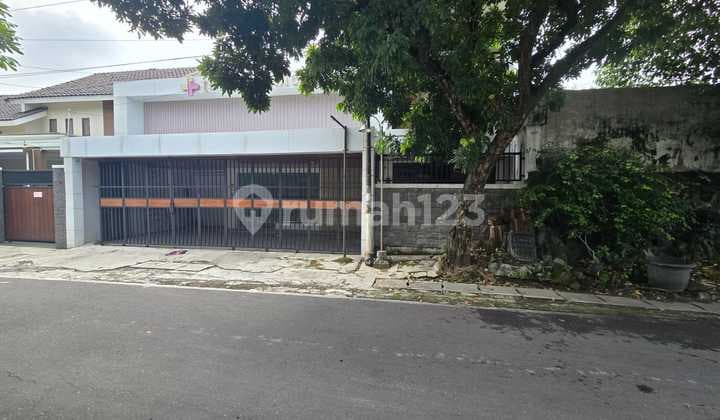 Rumah Luas Di Tengah Kota Dan Siap Huni