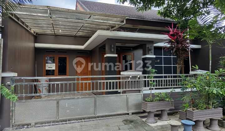 Rumah Bagus Asri Dengan Perabotan Siap Huni