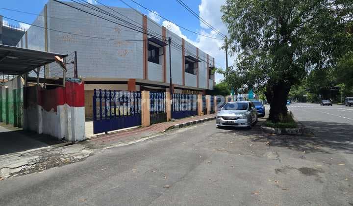 Strategic Business Space on Slamet Riyadi Street