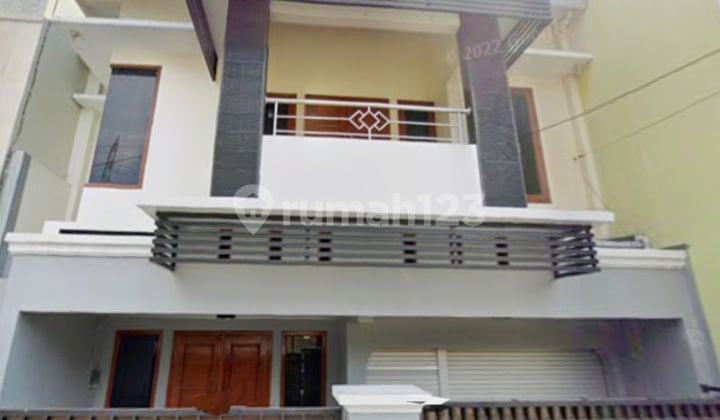 Rumah Bagus siap pakai di Banyunyar Banjarsari Solo