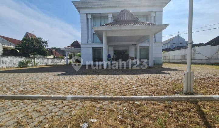 Gudang / Kantor 4 lantai Strategis di jln Veteran Solo