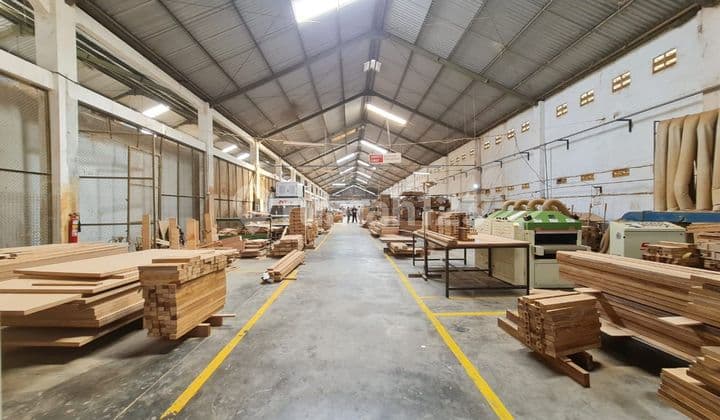 Gudang akses kontainer di Gatak Manang dekat Kartasura Solo