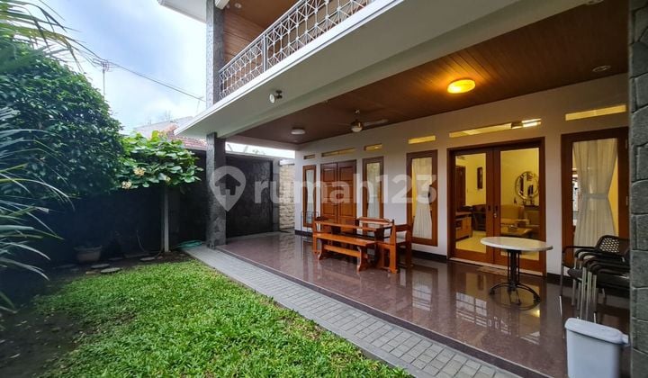 Rumah Mewah Baru Berkelas dekat Jalan Slamet Riyadi Solo