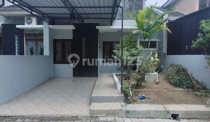 Nice House Ready to use furnished in cluster near Solo Baru