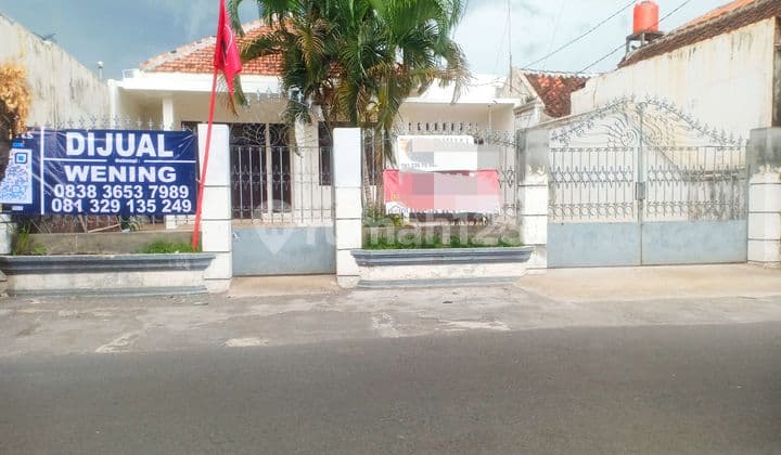 Nice House, Strategic Location, Wide Road in Manahan, Banjarsari, Solo.