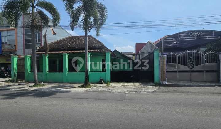 Tanah Bonus Bangunan Kost 28 Kamar di Sumber Banjarsari Solo