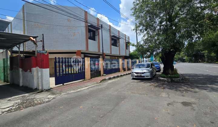 Strategic Business Space on Slamet Riyadi Street, Purwosari, Laweyan, Solo.