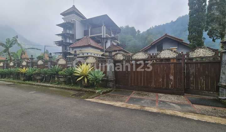 Villa Mewah Bangunan Berkualitas di Sekipan Tawangmangu Solo
