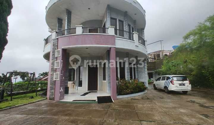 For Sale Exclusive and Unique Villa on the Edge of Blumbang Tawangmangu Road, Special Views and Fresh Air.