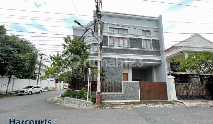 Rumah Bagus 2 Lantai Di Purwosari Laweyan Solo