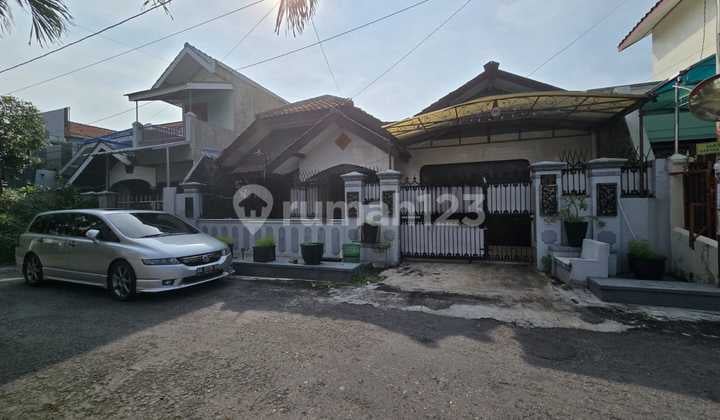 Dijual Rumah Bagus Siap Pakai di Perumahan Fajar Indah Baturan Solo.