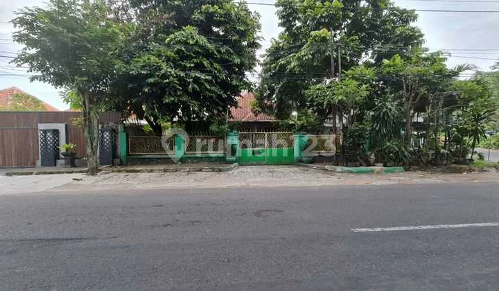 Rumah Strategis Tengah Kota Hitung Tanah Di Jalan Sam Ratulangi Manahan Solo