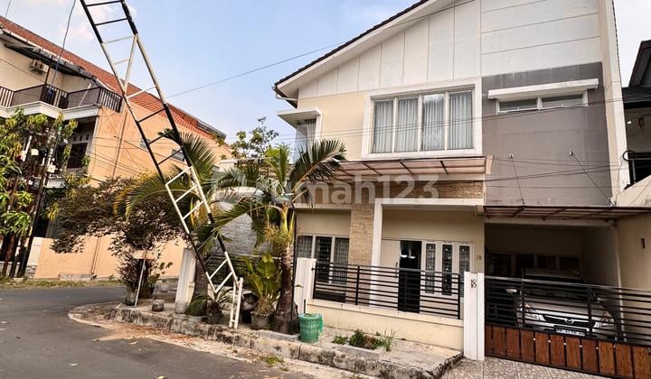 Rumah Mewah Minimalis Modern di Cluster Elite Fajar Indah Baturan Colomadu Karanganyar Solo.
