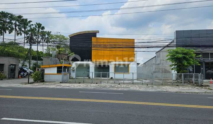 Ruang Usaha Strategis Murah di Jalan Adi Sucipto Colomadu Solo