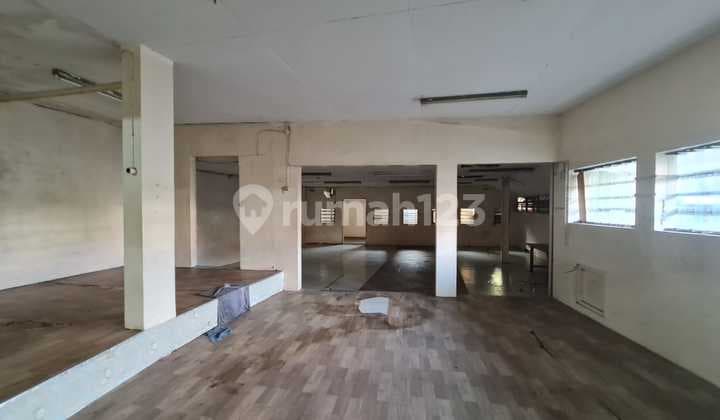 Ruang Usaha Strategis Siap Pakai Eks Garment di Tipes Serengan Dekat Jalan Veteran Solo.