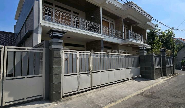 Rumah Mewah Full Furnished Dekat Jalan Slamet Riyadi Solo