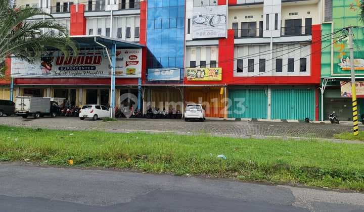Nice 3-Story Shophouse in Solo Baru, Next to Htc Solo Baru