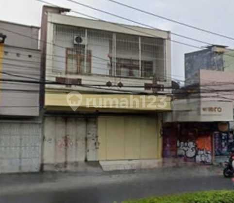 Strategic Business Space on Yos Sudarso Road, Solo - Well-Maintained, Ready-to-Use Building, Suitable for Business and Investment.