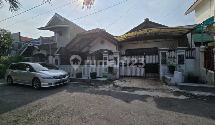 Rumah Bagus Siap Pakai di Fajar Indah Baturan Solo
