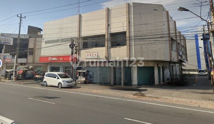 Strategic 2-Story Shop House in Front of Kartasura Solo Market.
