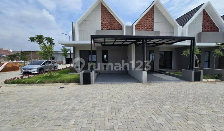 New Minimalist House with Smart Home Concept Near Baki Main Road, Solo Baru