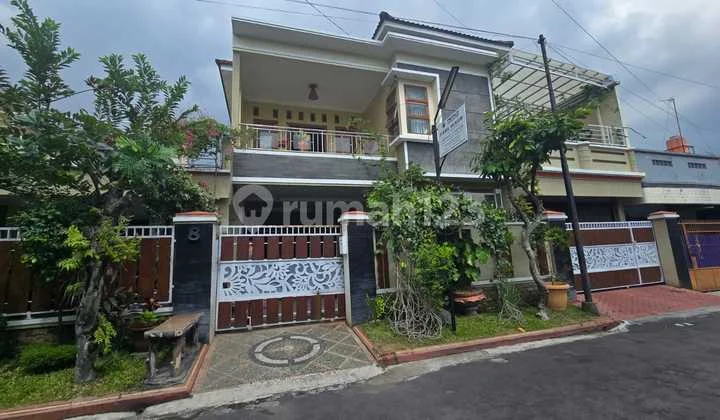 Rumah Mewah Bagus Siap Pakai di Perumahan Elite Fajar Indah Solo, Lingkungan Siap Huni, Aman dan Tenang.