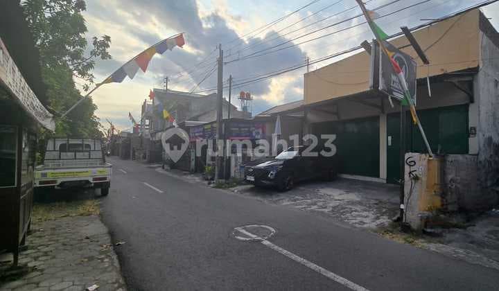 Dijual Cepat! Kost Super Strategis Pusat Kota Jogja Di Demangan,dekat Jalan Laksda Adi Sucipto Jogja. Lokasi Dan Kesempatan Investasi Yang Bagus.