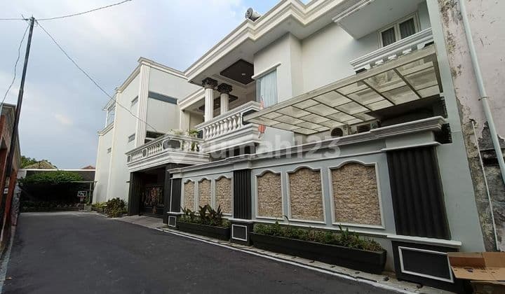 Modern Mediterranean Luxury House With Swimming Pool In Sumber Banjarsari Solo