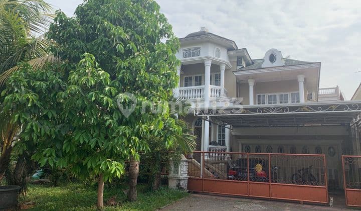 Large Luxury House Boulevard Kota Wisata
