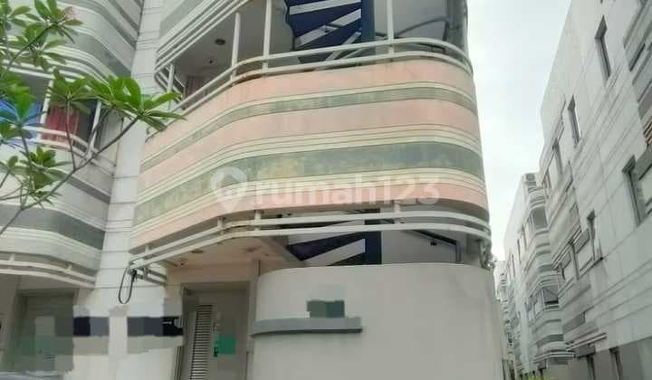 VANYA PARK BOARDING HOUSE (2 UNITS)