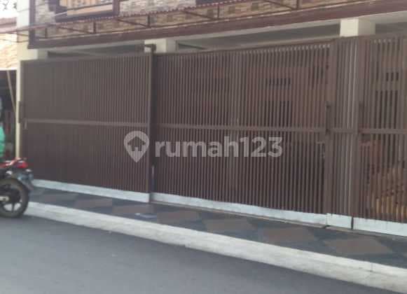 BEAUTIFUL, SPACIOUS, AFFORDABLE HOUSE IN KEMAYORAN