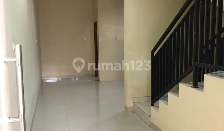 For Sale Tanjung Duren House, 3 Bedrooms, 3 Floors, Minimalist, Steps Away to Central Park Mall, West Jakarta