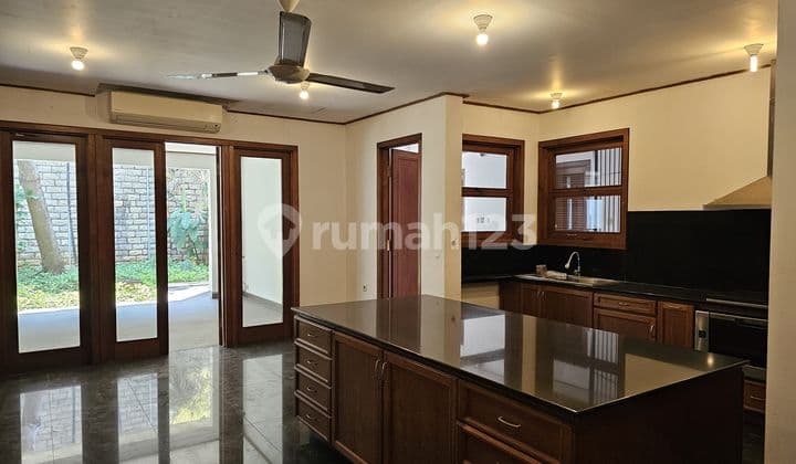 Disewakan Rumah Luxury Size 786 Sqm di Menteng, Jakarta Pusat