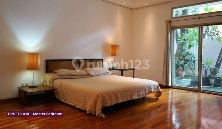 Disewakan Rumah Widya Chandra Scbd Residence 5 Bedroom Bagus dan Murah, Scbd, Jakarta Selatan