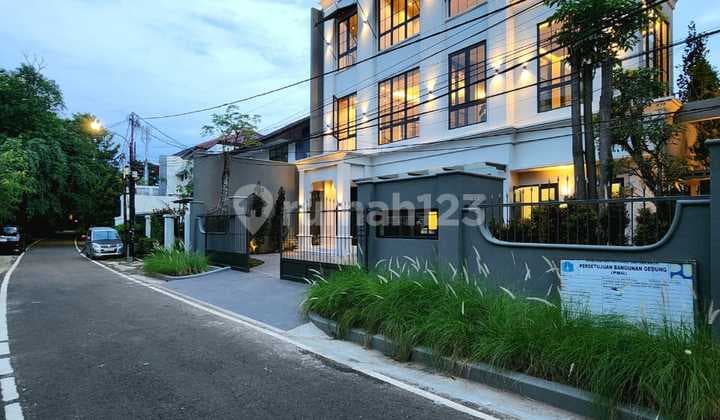 New 4-Storey Super Luxury House in Senopati Area, Kebayoran Baru