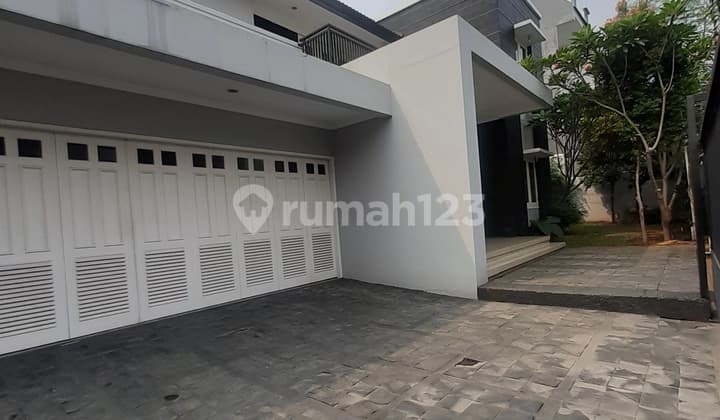 RUMAH MEWAH, LOKASI STRATEGIS DAN BEBAS BANJIR DI RADIO DALAM, JAKARTA SELATAN