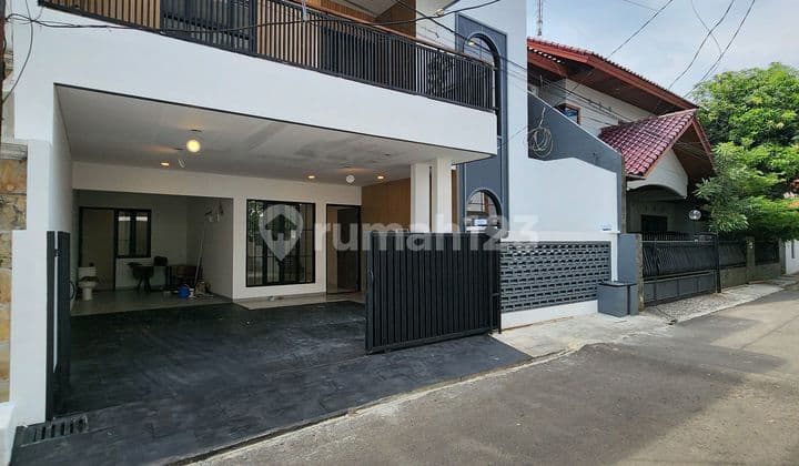 Rumah Baru 2 Lantai + Rooftop Dalam Komplek Di Kemang-Ampera