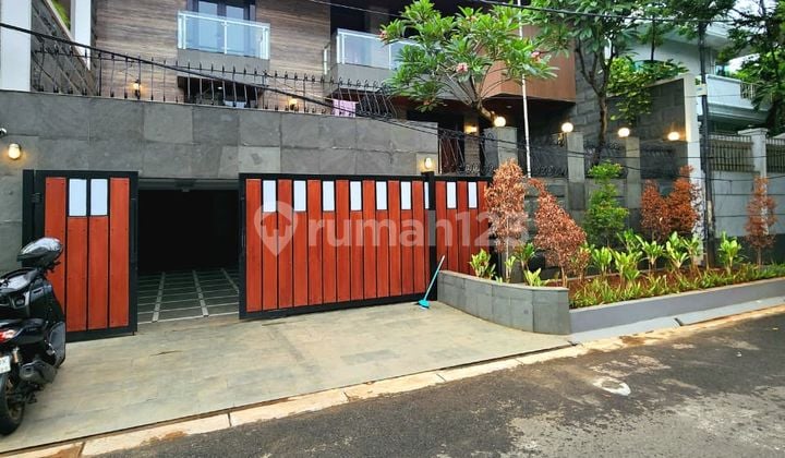 Rumah Baru 2,5 Lantai Fully Furnished Modern Classic Siap Huni di Pondok Indah