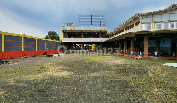 Bangunan Komersial / Ruang Usaha 3 Lantai, Akses Jalan Utama di Depok