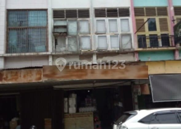 Rent a 3-Story Shop House on Jl. Agus Salim, Near the Old City