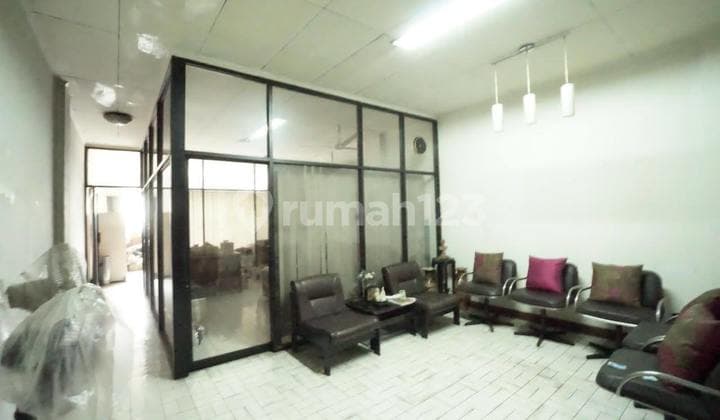 Ruko 4 Lantai Siap Usaha di Jalan Raya Hasyim Ashari Jakarta