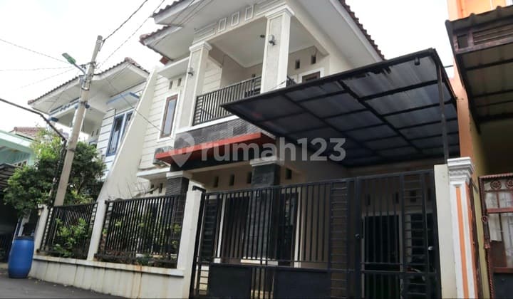 House in Kalisari Pasar Rebo - Asri D'lapan Town House